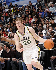 因此他们更 因此他们更